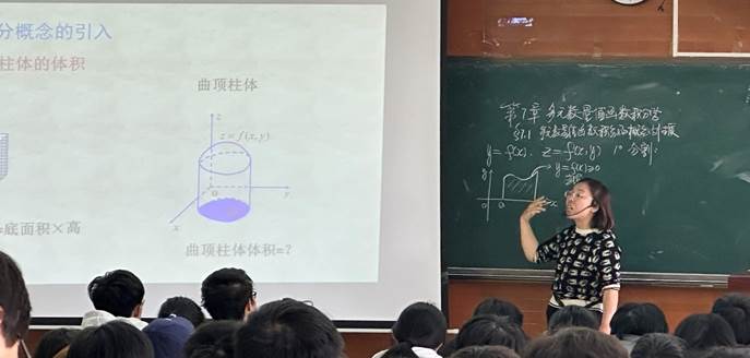 一群人在开会 AI 生成的内容可能不正确。